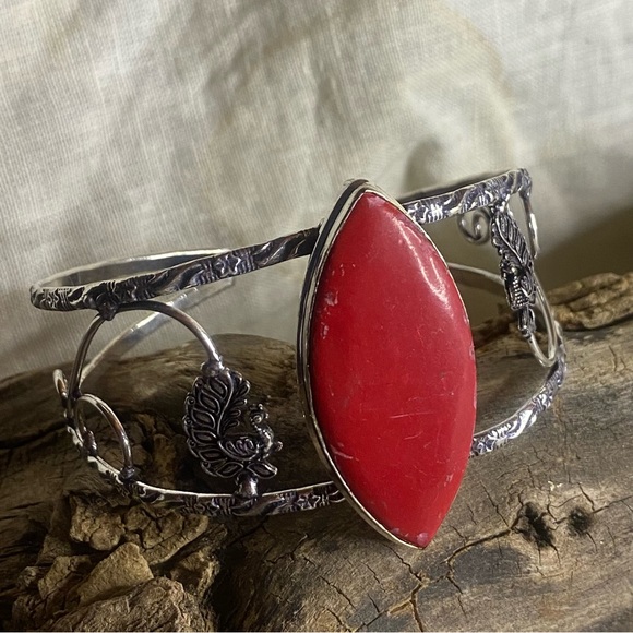 Modern Italian Coral handcrafted Cuff - Picture 2 of 7